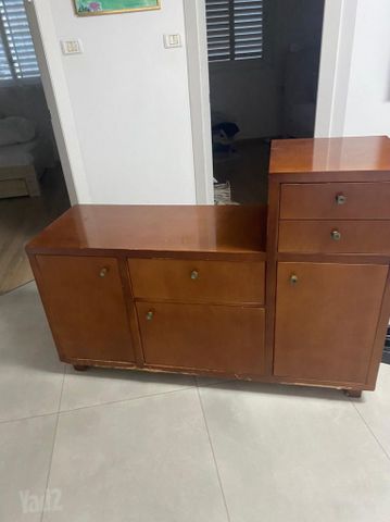 שידת עץ