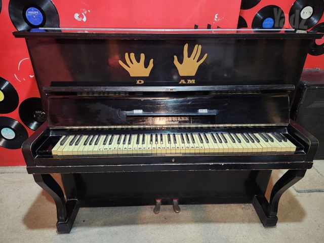 פסנתר W. Hoffmann Berlin