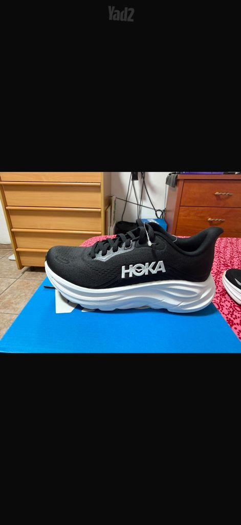 HOKA Clifton 11