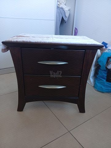 שידת מעץ מלא