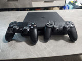 PS4 Slim 1TB + 2 שלטים