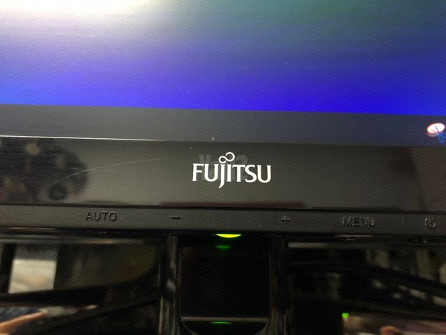מסך מחשב ''FUJITSU 19