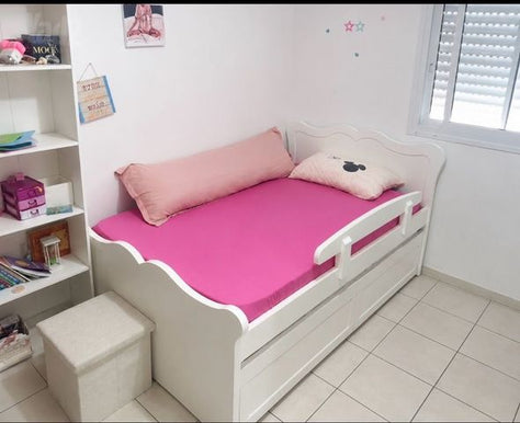 מיטה וחצי נפתחת למיטת חבר