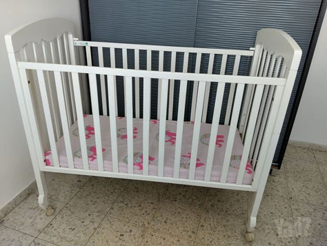 לול לבן לתינוק