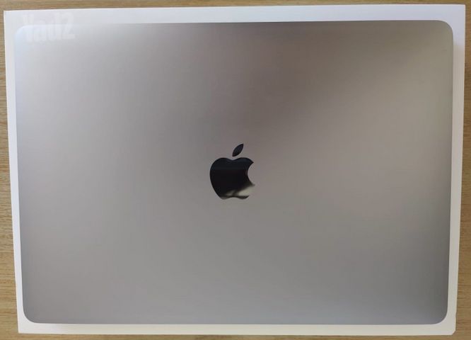 MacBook Air (13.3", M1, 2020)