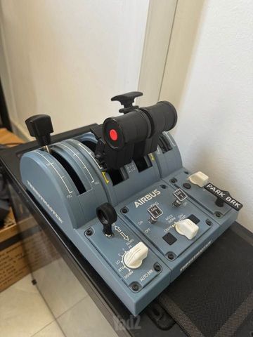 מצערת לטיסה Thrustmaster