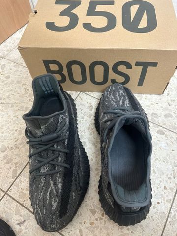Yeezy Boost 350 V2