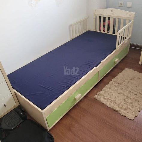 מיטה מעץ מלא