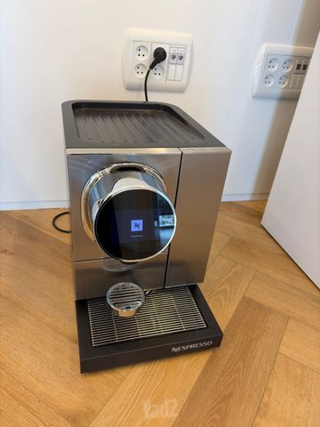 Nespresso Momento 100