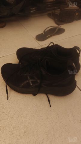 נעלי ספורט ASICS