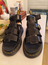 סנדלים