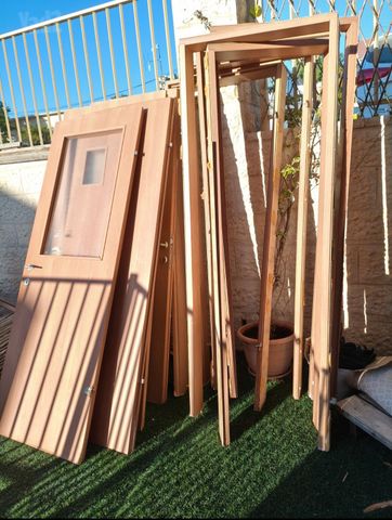דלתות