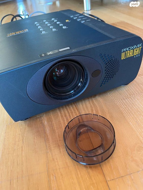 מקרן (Projector)