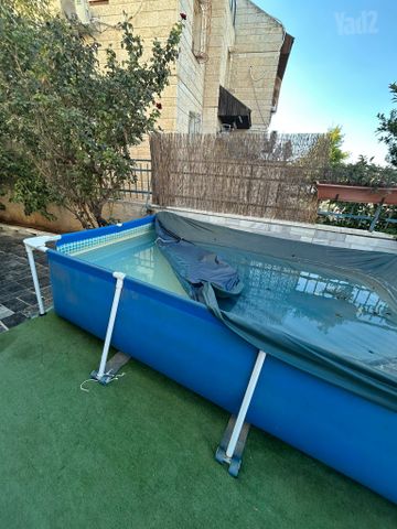בריכה ביתית