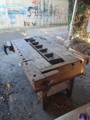 שולחן  נגרים  בן 70