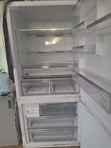 מקרר לבן