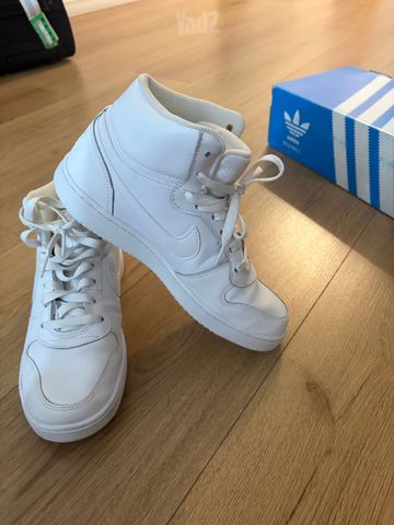 נעלי NIKE גבוהות