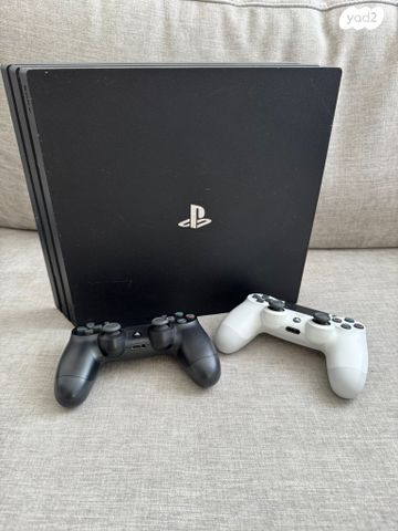 PlayStation 4 Pro 1TB למכירה!