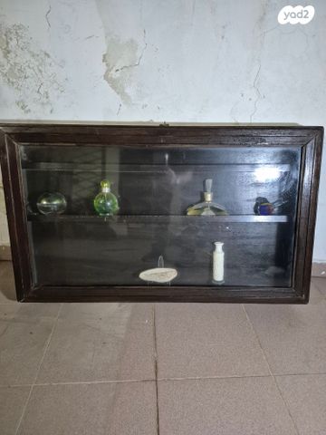 ארונית תצוגה