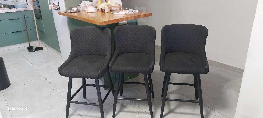 3 כסאות בר שחור