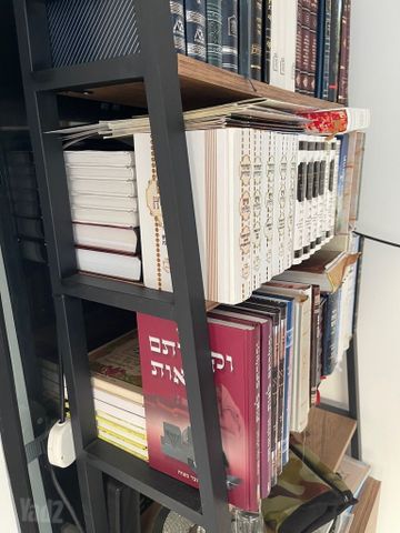 כוננית ספרים