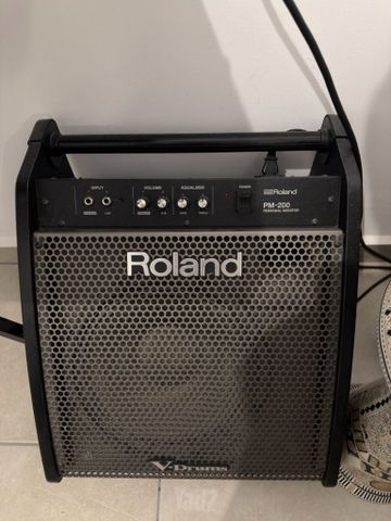 ROLAND - PM 200