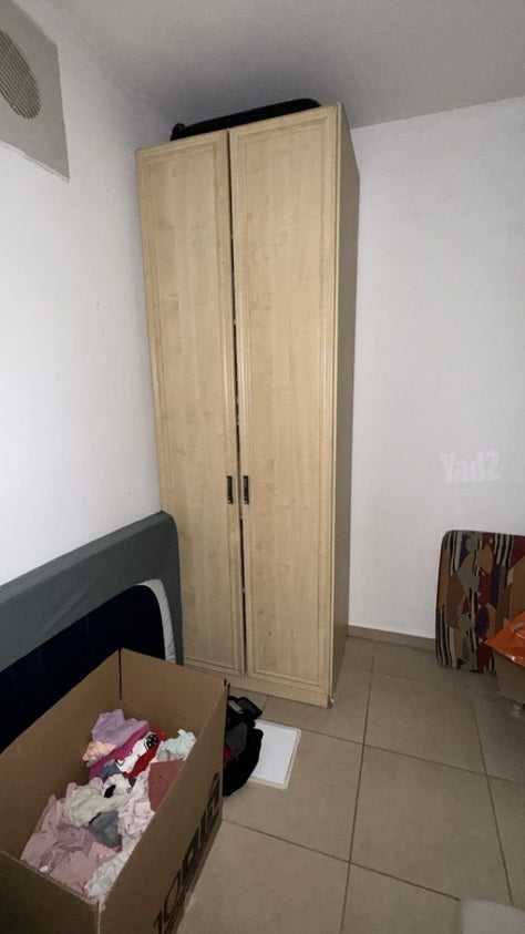 ארון מדפים