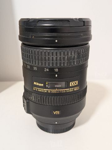 עדשה Nikon 18-200
