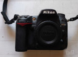 Nikon D7000 + סוללה ומטען