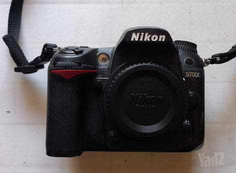 Nikon D7000 + סוללה ומטען