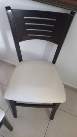 ארבעה כסאות