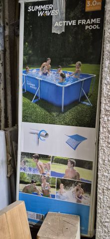 בריכת שחייה