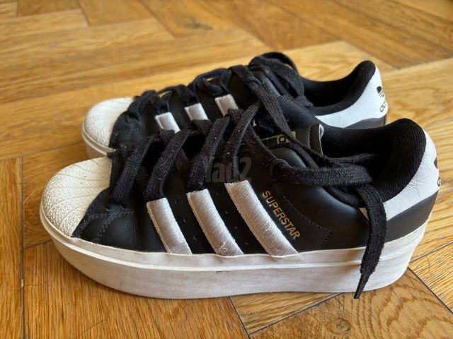 נעלי Adidas