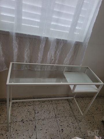 שולחן זכוכית