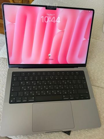 macbook pro M3 2024 14 inch