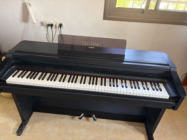 פסנתר חשמלי של CASIO