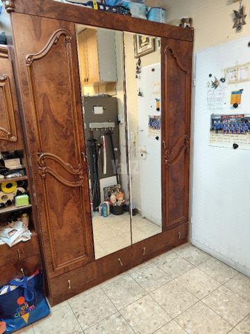 ארון ארבע דלתות עם המראות
