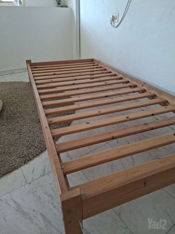 מיטת יחיד עץ