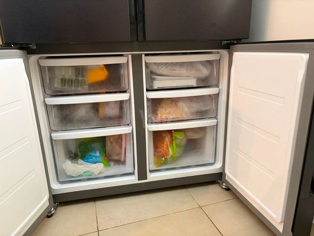 מקרר electrolux בן שנה