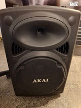 בידורית Akai