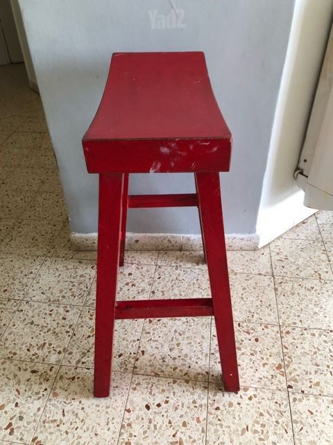 כסא בר אדום