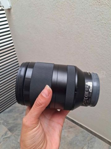 עדשת Sony 24-240 mm