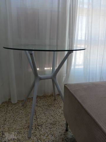 שולחן זכוכית