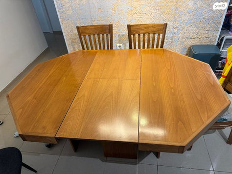 שולחן אוכל משושה