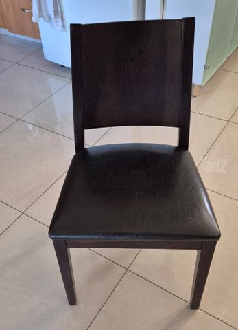 כיסא מעץ מלא