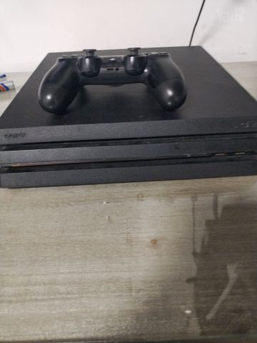 סוני 4 פרו ושלט