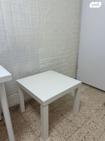 שולחן קטן