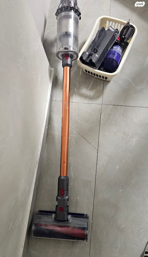 דייסון  v-8