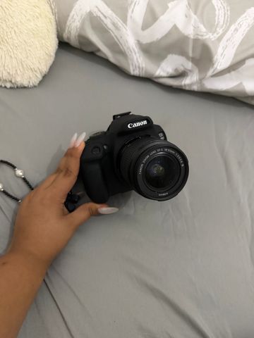מצלמת קנון EOS 2000d