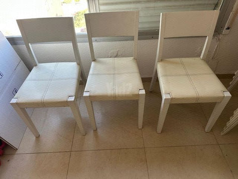 כיסאות עץ